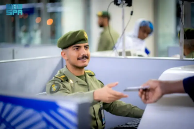 وصول أولى رحلات حجاج مالي إلى المدينة المنورة عبر مطار الأمير محمد بن عبدالعزيز