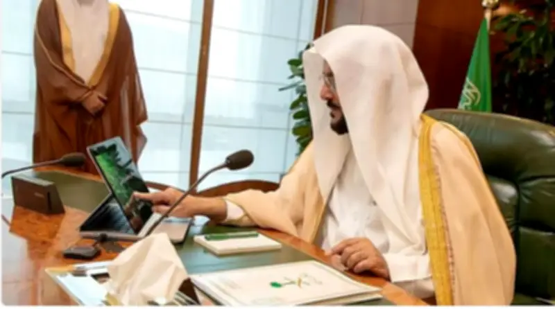 وزير الشؤون الإسلامية يدشن جهاز البطاقات الرقمية للمكتبة الإلكترونية