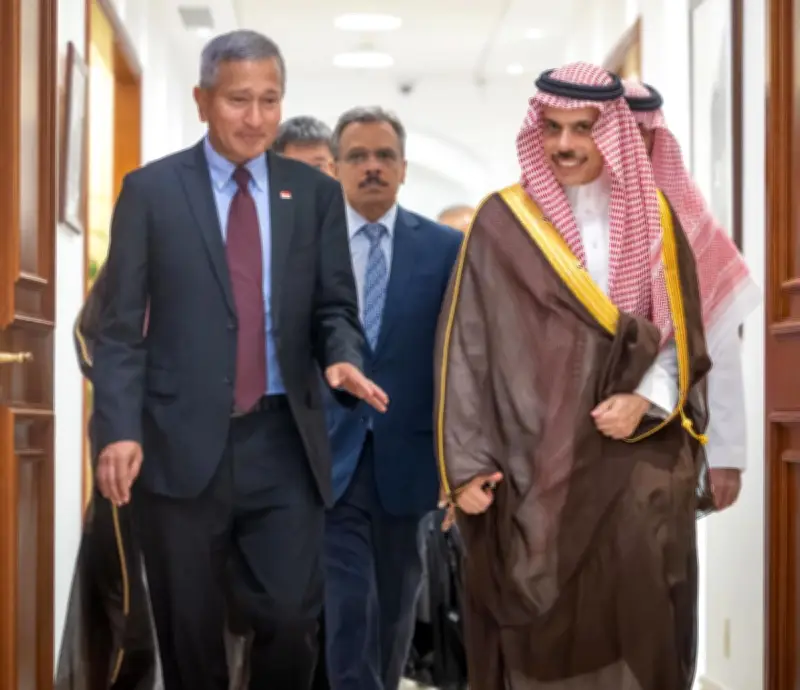 وزيرا خارجية السعودية وسنغافورة يؤكدان على أهمية استقرار الممرات المائية