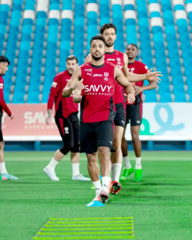 الهلال يخوض مهمة صعبة أمام الخليج في دوري روشن السعودي