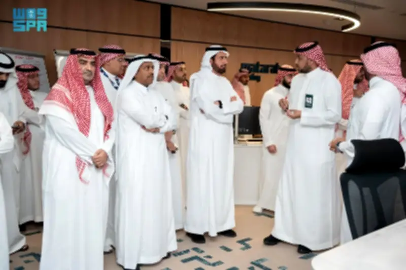 وزير الحج يتفقد مطار جدة ويطلع على خدمات ضيوف الرحمن