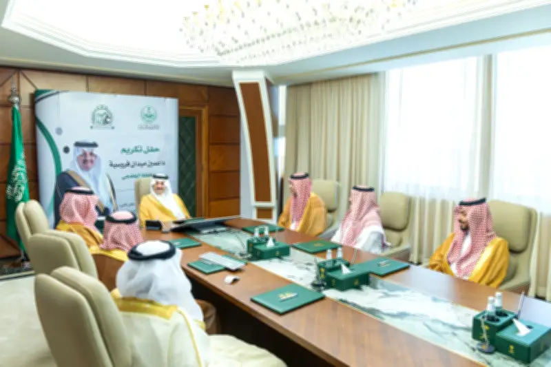 أمير الشرقية يكرم داعمي ميدان الفروسية بالخفجي ويشيد بدورهم في تطوير الرياضة