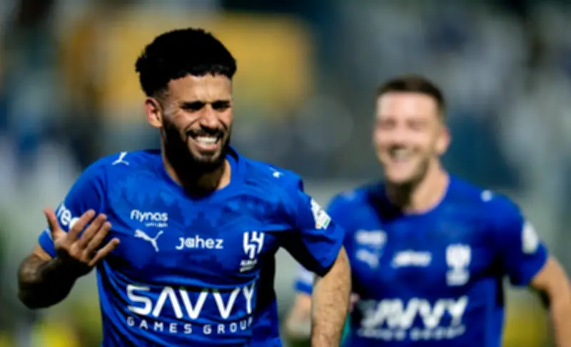 الهلال يقترب من النصر قبل ديربي الرياض الحاسم