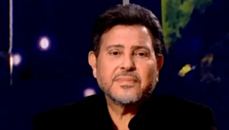 أسرة هاني شاكر تمنع التصوير في المقبرة خلال الدفن