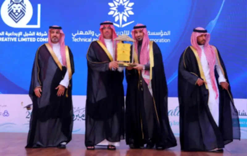 محافظ جدة يكرّم المهندس كريم الشبل في حفل خريجي التقني