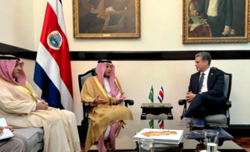 الجبير يلتقي وزير خارجية كوستاريكا في سان خوسيه لبحث التعاون