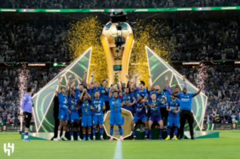 الهلال يتوج بلقب كأس الملك للمرة العاشرة بعد فوز صعب على الخلود