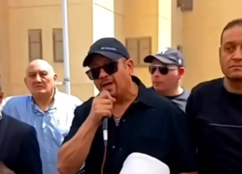 هشام عباس: ترديدي أسماء الله الحسنى في جنازة هاني شاكر كان عفويًا