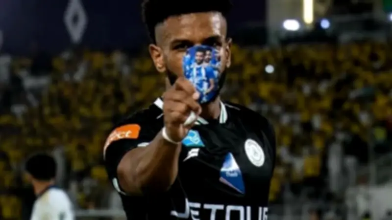 علي البليهي يقترب من العودة للهلال ومستقبله يُحسم صيفاً