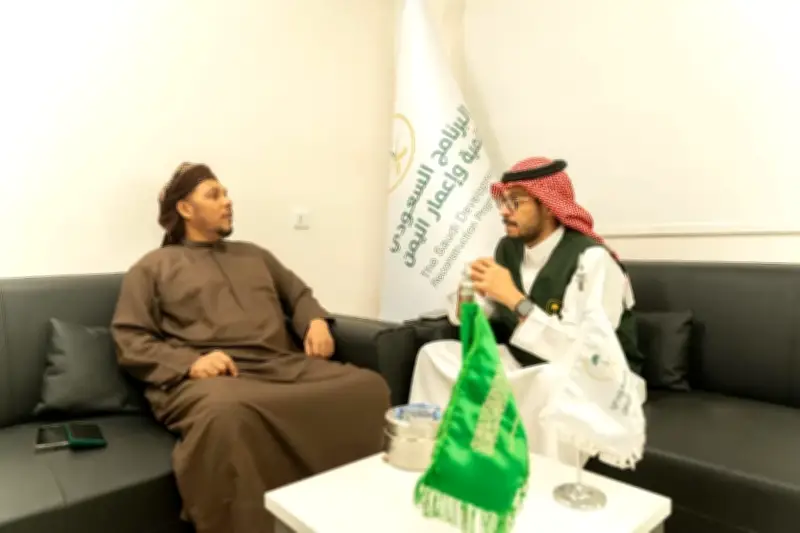 محافظ سقطرى يبحث مع إعمار اليمن مشاريع البنية التحتية والتعليم