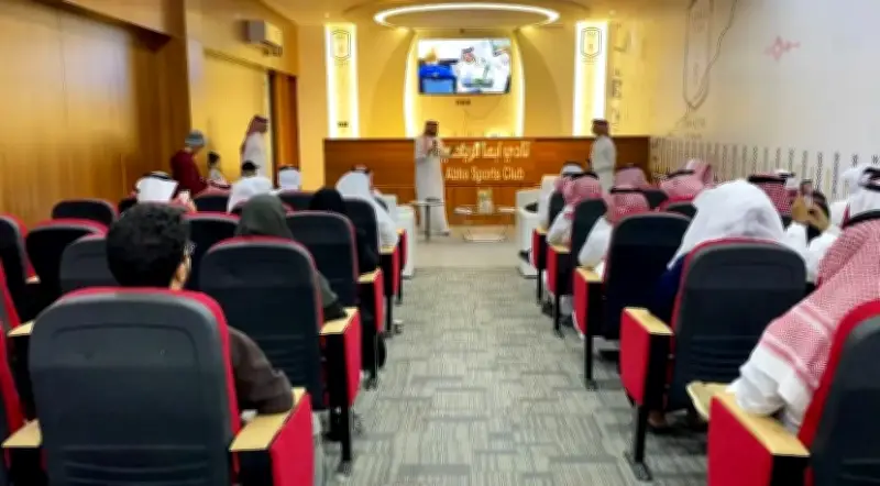 إعلاميون ينتقدون ملتقى عسير للإعلام الرياضي والراقدي يدافع