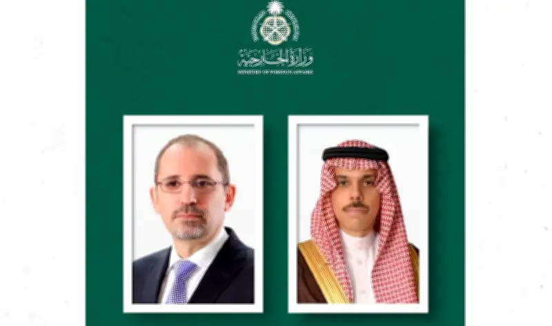 وزير الخارجية السعودي يتلقى اتصالاً من نظيره الأردني لبحث الأوضاع الإقليمية