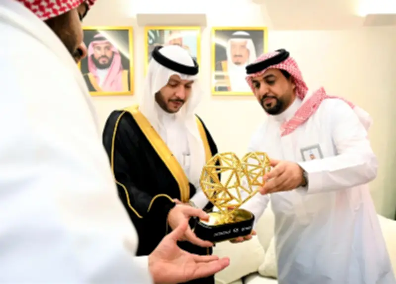 نائب أمير المدينة المنورة يزور المجلس الصحي الاستشاري ويطلع على المبادرات