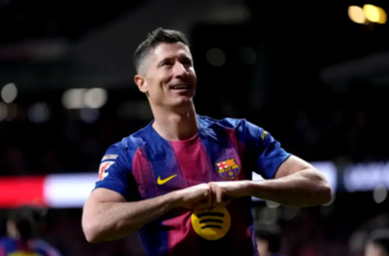 ليفاندوفسكي يقترب من دوري روشن السعودي بعد رحيله عن برشلونة