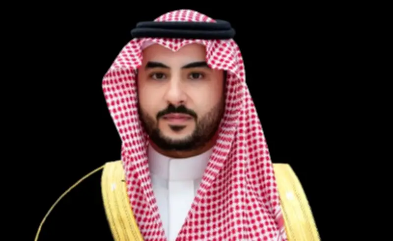 وزير الدفاع يبحث مع مستشار الأمن البريطاني التعاون والتحديات الإقليمية