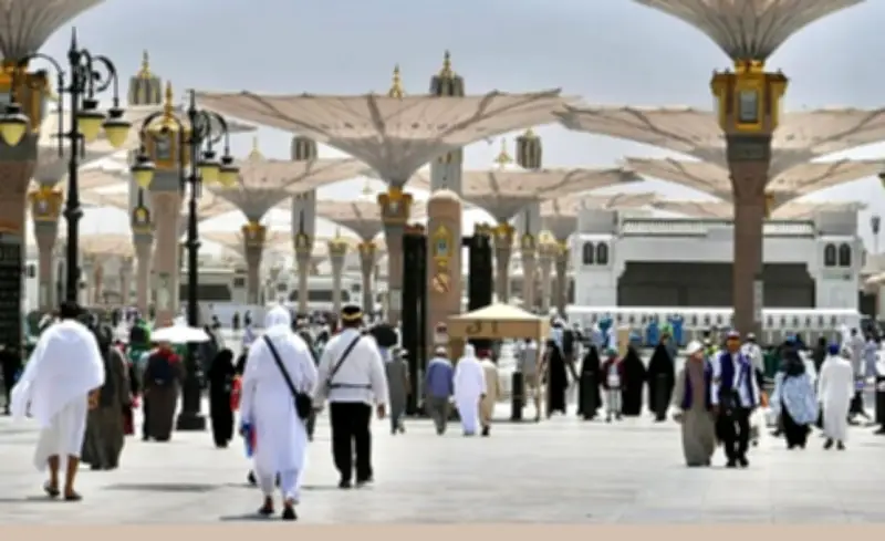 مظلات المسجد النبوي توفر أجواء مريحة للمصلين في موسم الحج