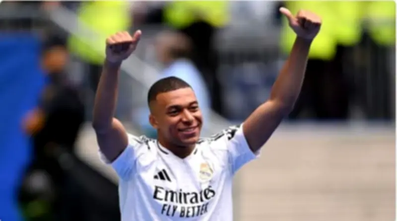 أربيلوا يضم مبابي في قائمة ريال مدريد لمواجهة إشبيلية بالليغا
