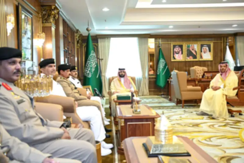 أمير جازان يطلع على التقرير السنوي لحرس الحدود بالمنطقة