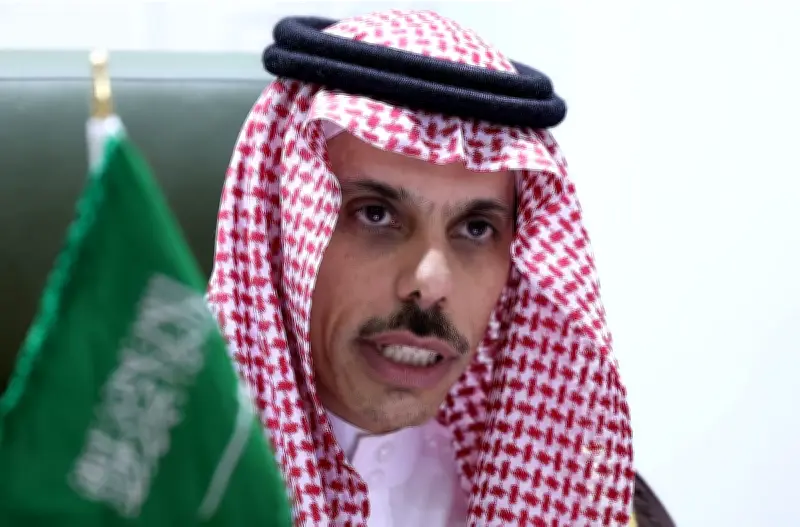 اتصال هاتفي بين وزيري خارجية السعودية والإمارات للاطمئنان بعد الاعتداءات