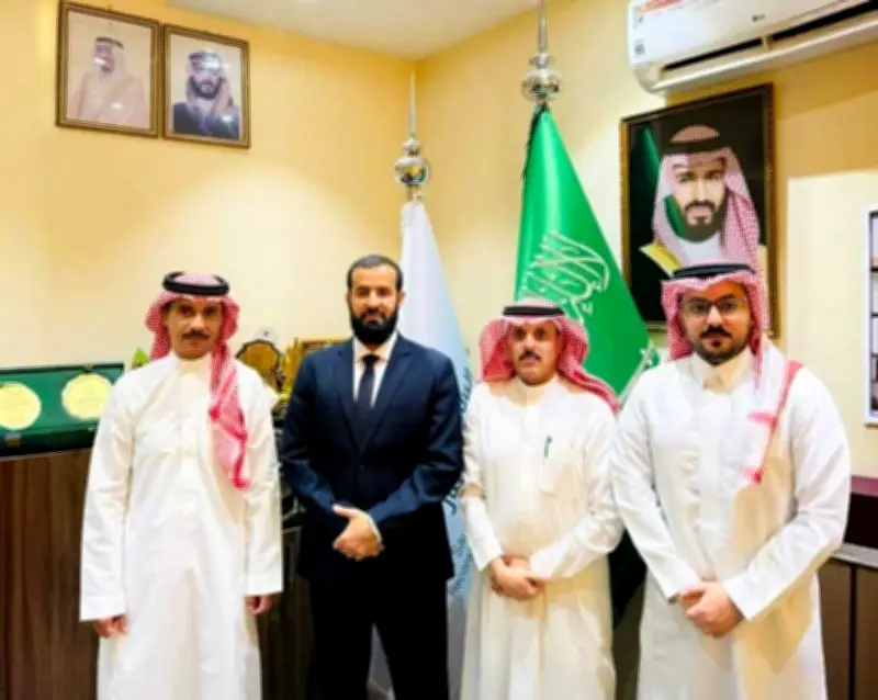 محافظ أبين والبرنامج السعودي يناقشان المشاريع التنموية في المحافظة