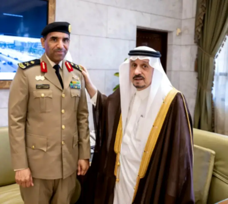 أمير الرياض يقلد قائد أمن المنشآت رتبة لواء الجديدة