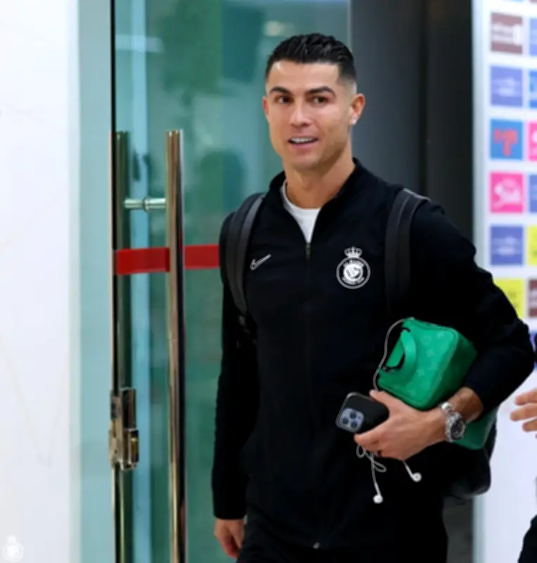 لقب الدوري حائر بين الهلال والنصر في الجولة الأخيرة