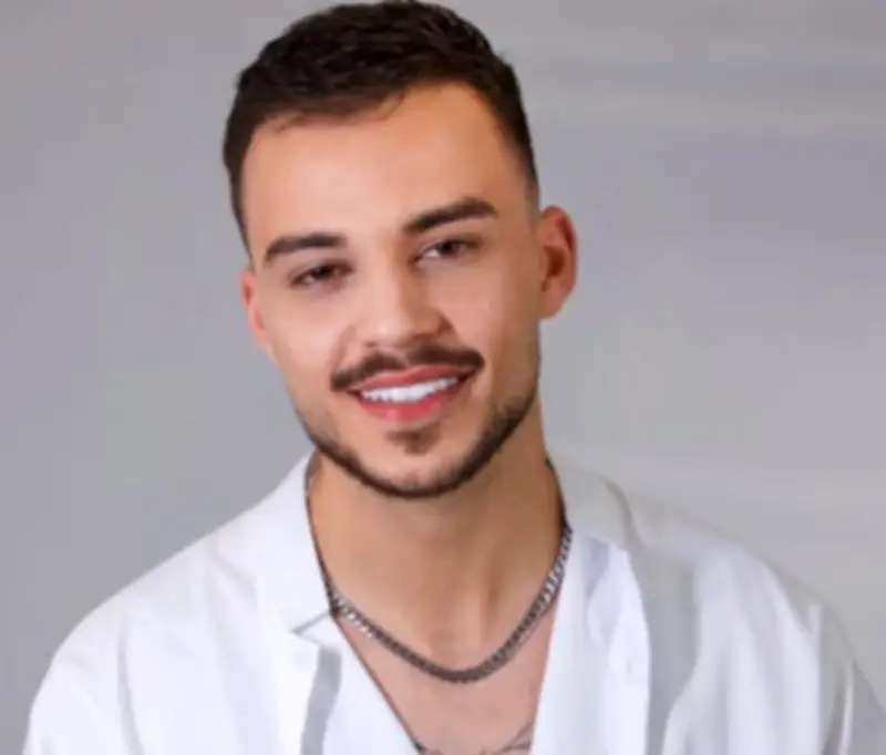 حسام السيلاوي يعتزل الفن نهائياً لترتيب أولوياته ورعاية ابنته