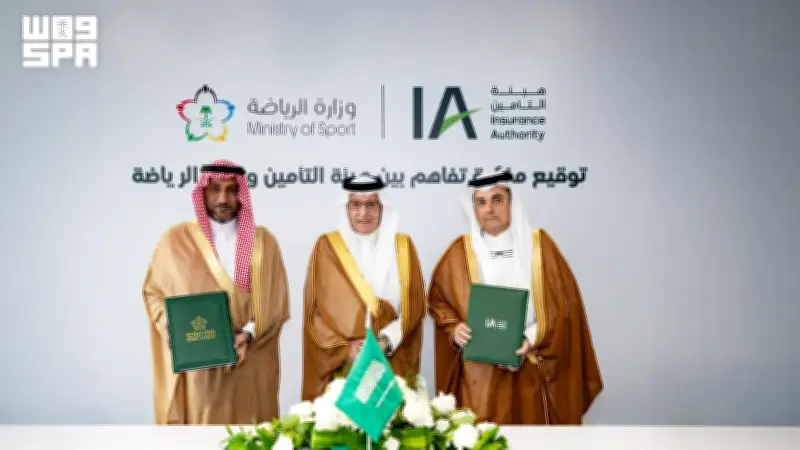 وزارة الرياضة وهيئة التأمين توقعان مذكرة لتطوير تأمين رياضي