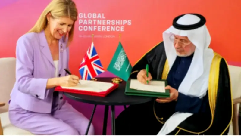السعودية وبريطانيا توقعان اتفاقاً لدعم الأطفال الجرحى في غزة