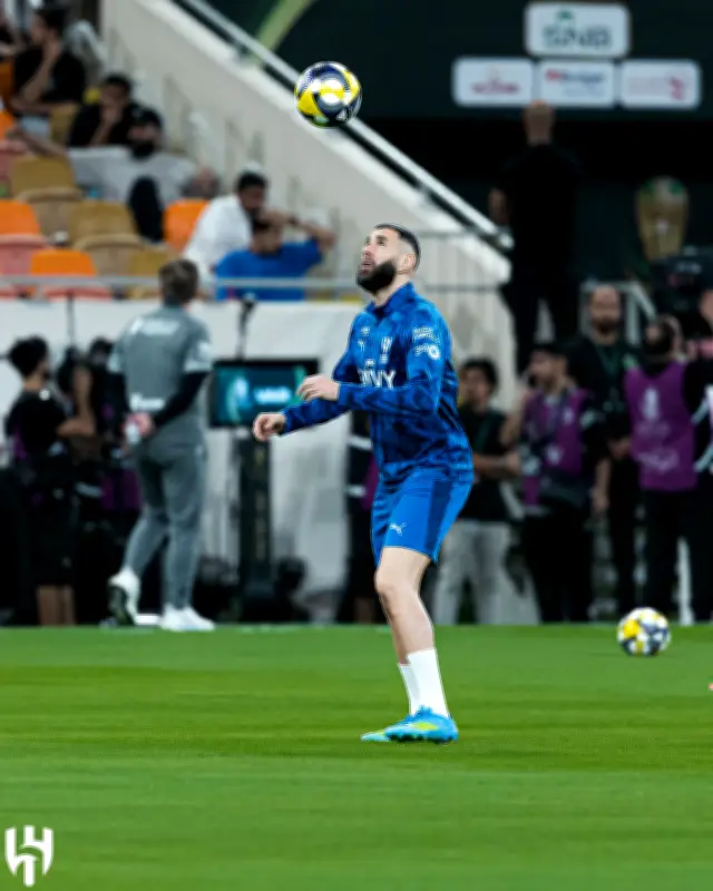 إنزاغي يستبعد بنزيما من تشكيلة الهلال أمام المجمعة واللاعب غاضب