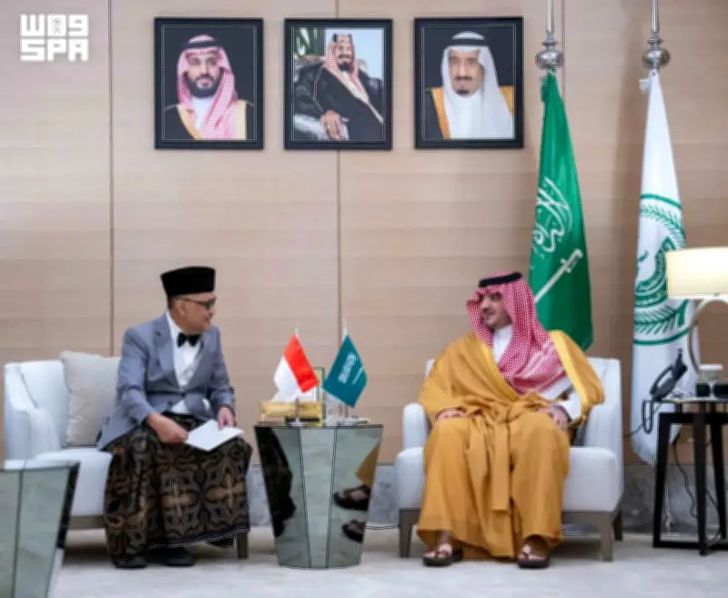 عبدالعزيز بن سعود يستقبل وزير الحج والعمرة الإندونيسي في جدة