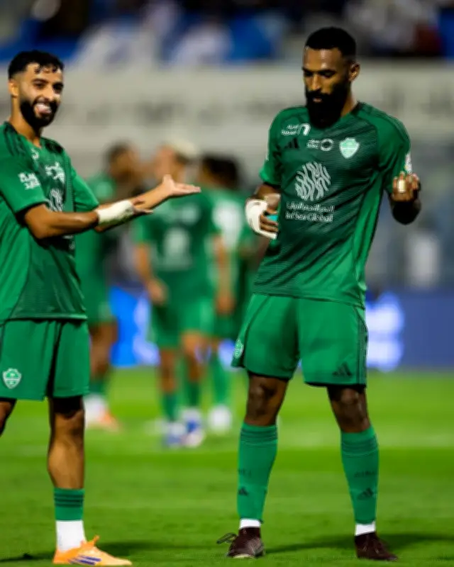 ماتيوس وأبو الشامات يشيدان بجماهير الأهلي بعد رباعية الخليج ويعدان بموسم أقوى