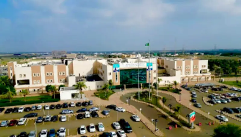 فريق طبي بمستشفى الأمير محمد بن ناصر ينجح في تكميم معدة لمريضة سمنة مفرطة