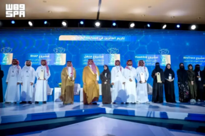وزير الداخلية يختتم فعاليات منتدى صحة وسلامة الحج الثالث بجدة