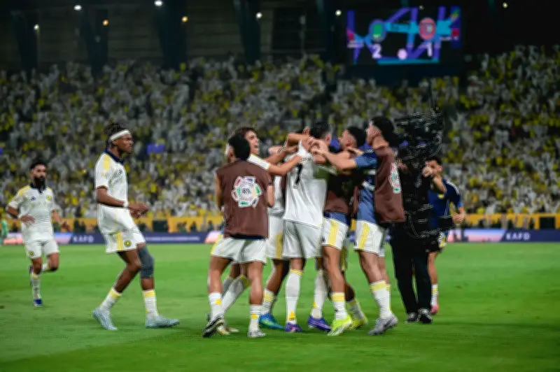 النصر يتوج بلقب دوري روشن بعد فوز كبير على ضمك بأربعة أهداف