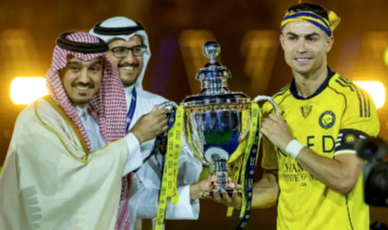 النصر يتوج بطلاً لدوري روشن بعد موسم من الصبر والإثارة