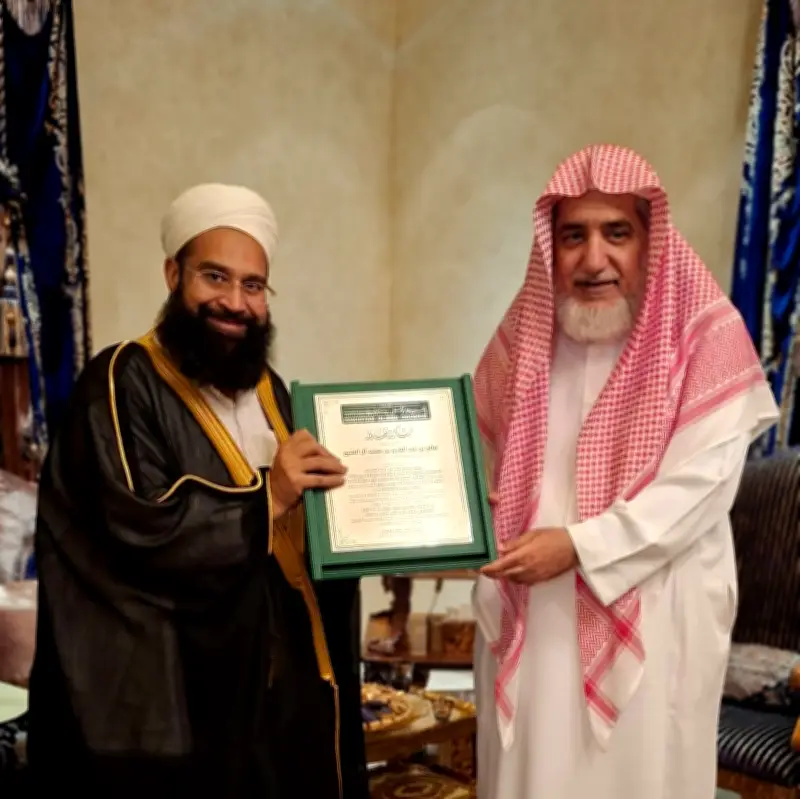 طاهر أشرفي يكرّم صالح آل الشيخ لدعمه مؤتمر رسالة الإسلام