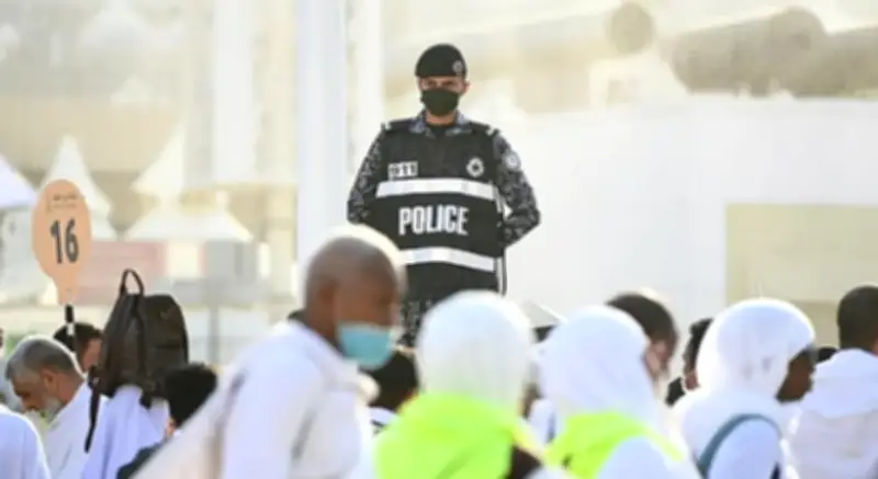 القوات الخاصة للأمن والحماية تشارك في تنظيم حركة المشاة بالحج