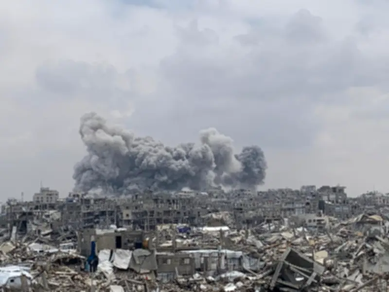 استشهاد فلسطينيتين وإصابات بقصف إسرائيلي على تجمع مدني في خان يونس