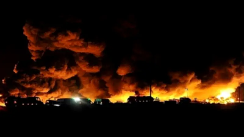 دوي انفجارات في بندر عباس ومضيق هرمز والسلطات تؤكد السيطرة
