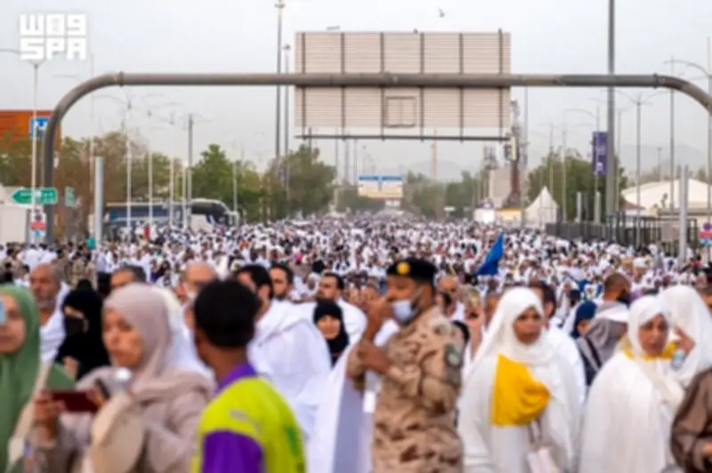 مشاهد روحانية في صعيد عرفات مع توافد الحجاج في يوم الحج الأكبر