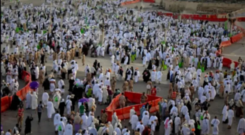 نائب أمير مكة يرحب بالحجاج ويؤكد استمرار تطوير الخدمات