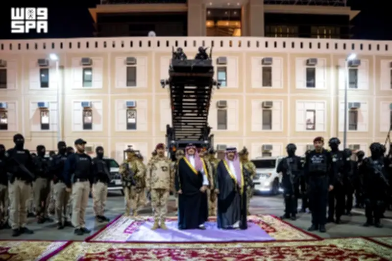 وزير الداخلية يتفقد عمليات القوات الخاصة والدفاع المدني في منى