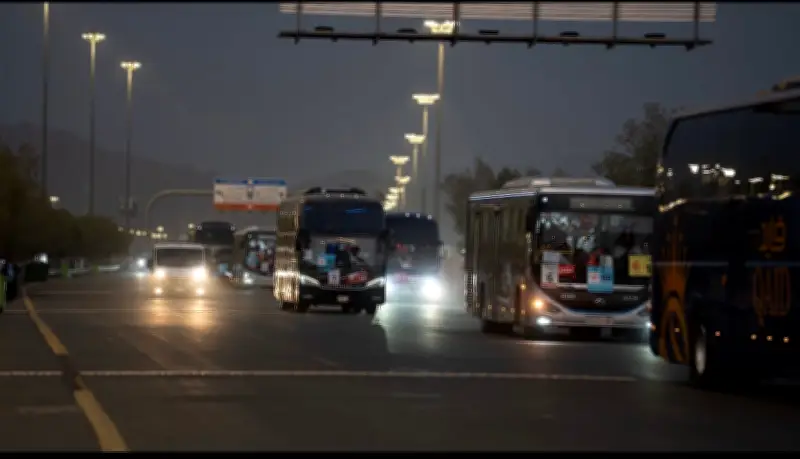جهود أمنية وتقنيات حديثة لتنظيم نفرة الحجاج من عرفات إلى مزدلفة