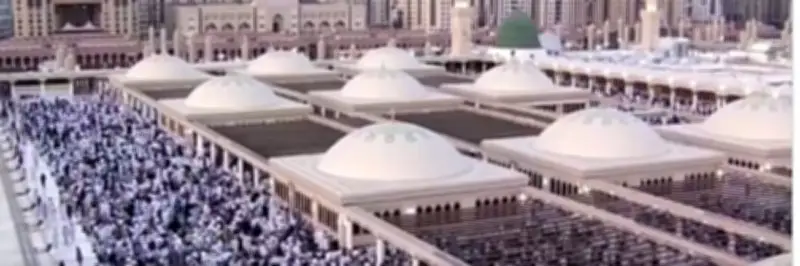 جموع المصلين يؤدون صلاة عيد الأضحى بالمسجد النبوي بحضور نائب أمير المدينة
