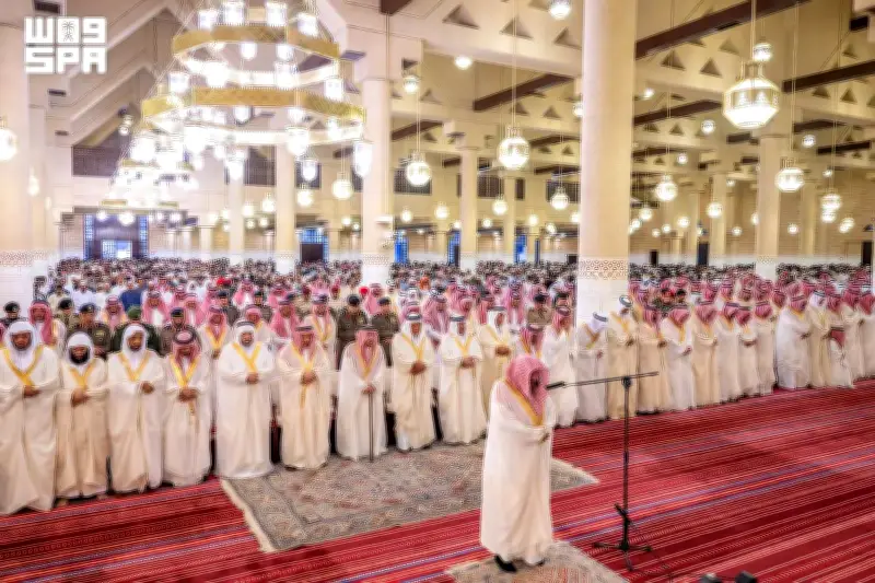 المصلون في المملكة يؤدون صلاة عيد الأضحى في أجواء من الخشوع والطمأنينة