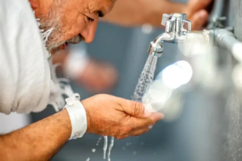 خادم الحرمين يهنئ المسلمين بعيد الأضحى ويدعو لقبول حجاج بيت الله