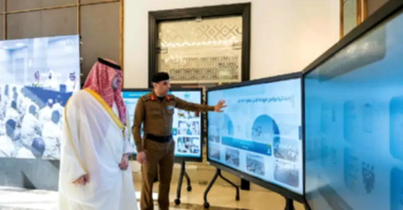 وزير الداخلية يلتقي مدير التوجيه والإرشاد ويشيد بجهود التوعية لرجال الأمن