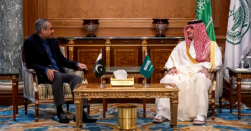 وزير الداخلية السعودي ونظيره الباكستاني يبحثان التعاون الأمني بمكة