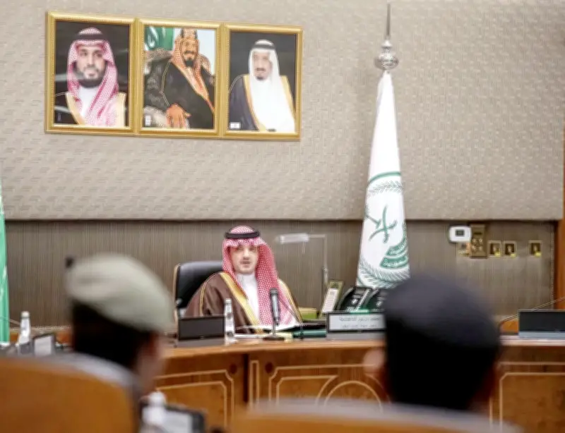 وزير الداخلية يستعرض نتائج إيجابية في تنفيذ خطط الحج ويشيد بالجاهزية
